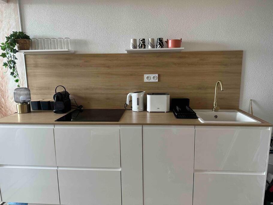Mon Appart A La Plage, Piscine, Wifi, Tv Фронтиньян Экстерьер фото